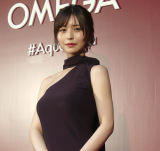 ハローキティがケータイ刑事に！ キティは美少女女優の系譜