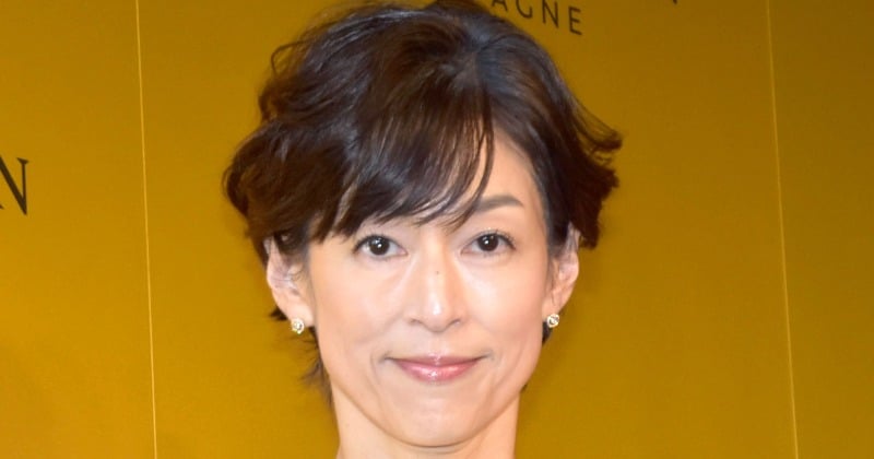 鈴木保奈美、“社長&常務&部下”と4ショット「問題です。この4人の共通項はなんでしょう?」