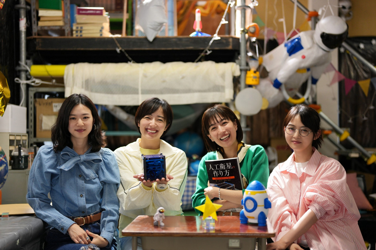 �����A���d�͂̒��� ���C���r�W���A��