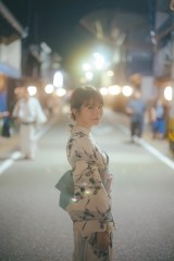 秋元真夏、大雪の中のお風呂カット解禁 書店特典2種＆イベント参加特典