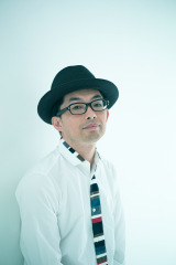 ���ʃh���}�������\���ꂽ�w�΃D�����邷�܂�x�ŋr�{��S������א�O 