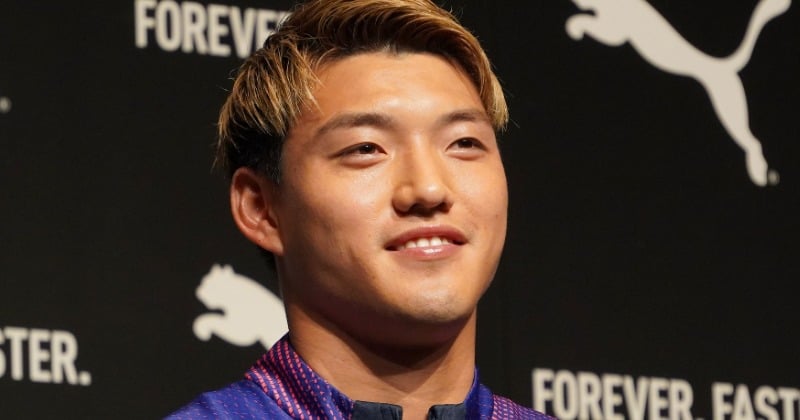 「さんまさん」「小栗夫妻まで」サッカー・堂安律選手、結婚披露宴の“豪華”参列者たちと集合ショット「す、すごい写真ですね!!」