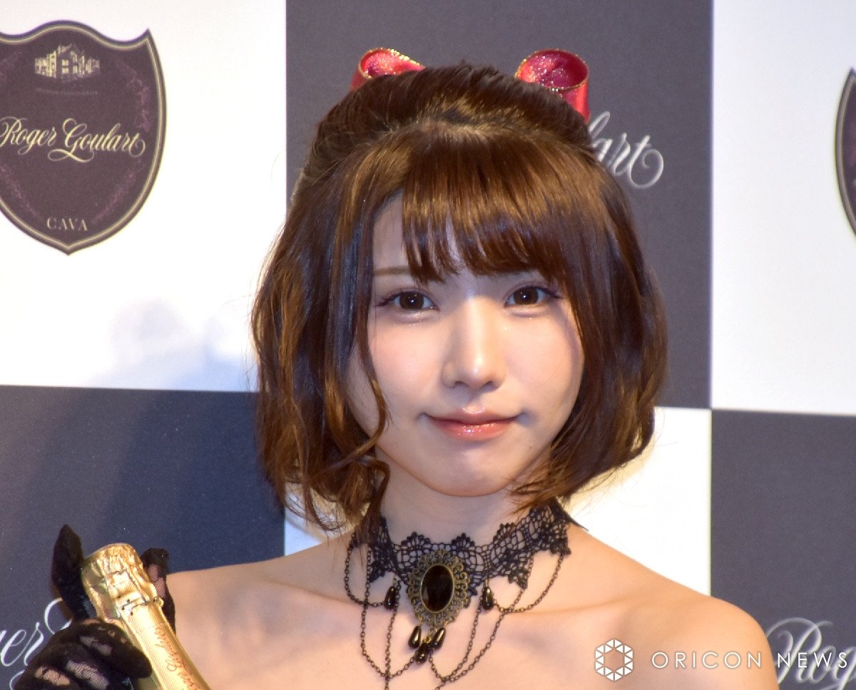 えなこ、透明感あふれる白ビキニ姿公開 健康的な肌と抜群のスタイル披露に「圧倒される」