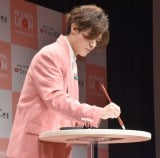 �w�Ȃ��݂̕ĉ���`���� �A�C�C�x���g�x�ɏo�Ȃ����V�l���I��(C)ORICON NewS inc. 