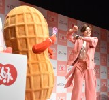 �w�Ȃ��݂̕ĉ���`���� �A�C�C�x���g�x�ɏo�Ȃ����V�l���I��(C)ORICON NewS inc. 