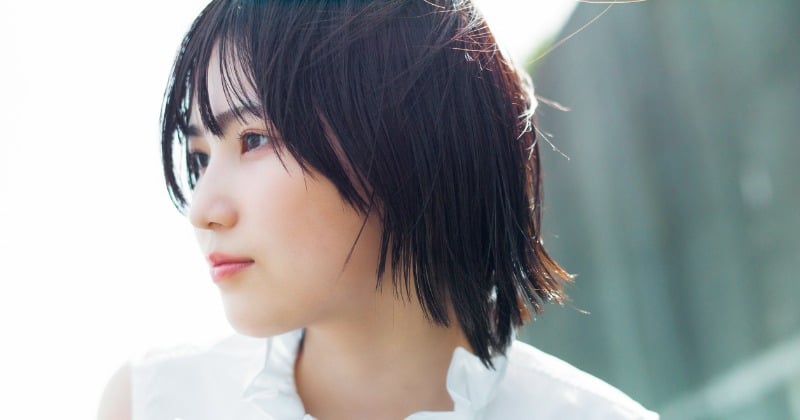 櫻坂46の18歳センター・的野美青、圧倒的存在感のグラビア披露 『週刊