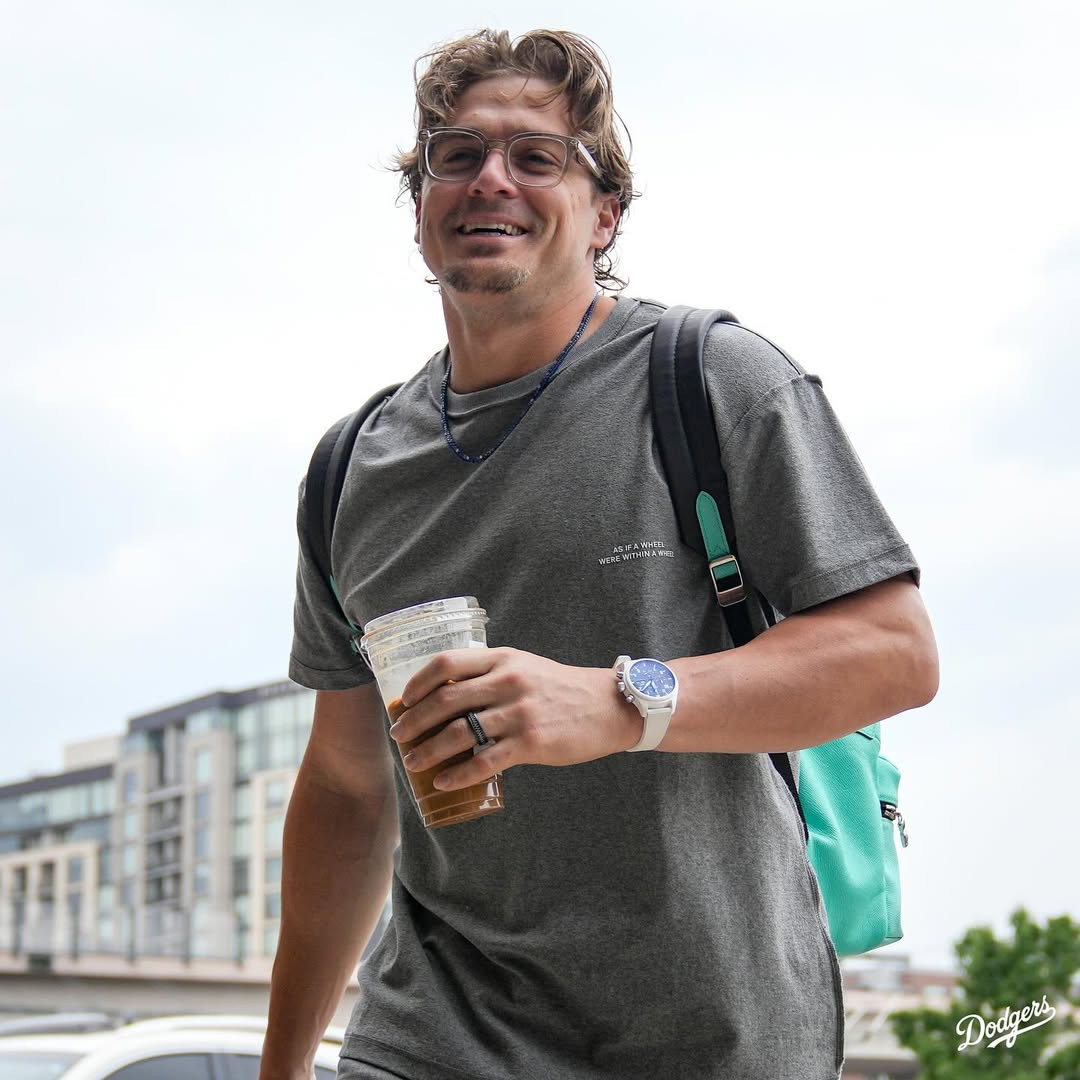 画像・写真 | 山本由伸、SupremeのコラボTで颯爽と球場入り「いつもJ