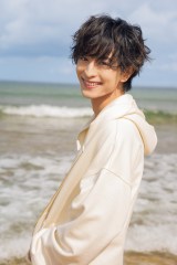 FANTASTICS�ؑ��d�l�A1st�ʐ^�W�d�Ō���u�ƂĂ����ꂵ�������v ����₩�ȏΊ�J�b�g���J 