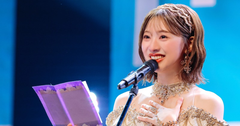 日向坂46富田鈴花、卒業セレモニーで涙「幸せ」 VTRは鈴鹿サーキットで