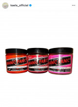 �ؑ��J�G���uLIVE�̑O�̓��ɃZ���t�Ő��߂��v �i�ʐ^�̓C���X�^�O���� ��kaela_official ���j 