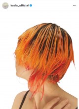 �ؑ��J�G���uLIVE�̑O�̓��ɃZ���t�Ő��߂��v �i�ʐ^�̓C���X�^�O���� ��kaela_official ���j 