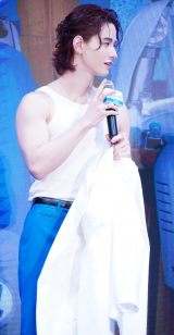 �f��w�t�@���^�X�e�B�b�N4�F�t�@�[�X�g�E�X�e�b�v�x�v���[���C�x���g�ɏo�Ȃ���JO1�E�����i��iC�jORICON NewS inc. 