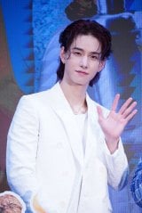 �f��w�t�@���^�X�e�B�b�N4�F�t�@�[�X�g�E�X�e�b�v�x�v���[���C�x���g�ɏo�Ȃ���JO1�E�����i��iC�jORICON NewS inc. 