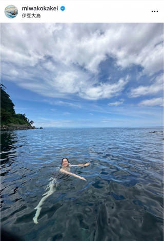 �uWith my girls in Izu Oshima�v⨔��a�q���ɓ��哇�𖞋i�i�ʐ^�̓C���X�^�O���� @miwakokakei ���j 