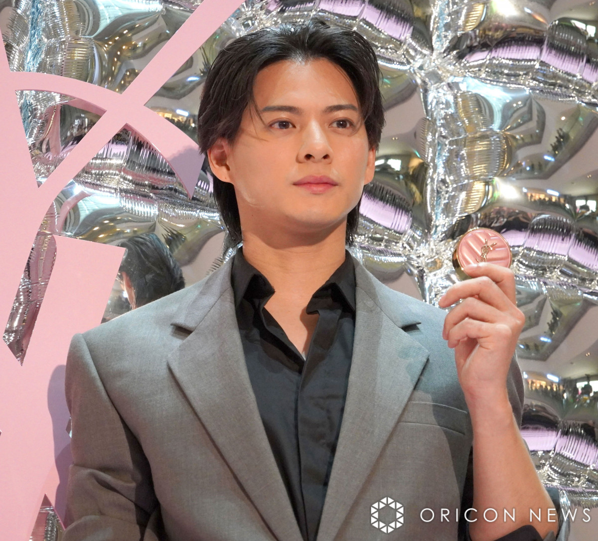 Number_i平野紫耀、表参道ヒルズに降臨「プールに行きたい」 世界中で