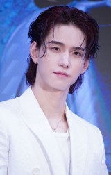 �f��w�t�@���^�X�e�B�b�N�S�F�t�@�[�X�g�E�X�e�b�v�x�v���[���C�x���g�ɏo�Ȃ���JO1�E�����i��iC�jORICON NewS inc. 