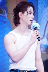 �f��w�t�@���^�X�e�B�b�N�S�F�t�@�[�X�g�E�X�e�b�v�x�v���[���C�x���g�ɏo�Ȃ���JO1�E�����i��iC�jORICON NewS inc. 