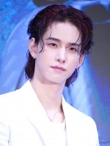 �f��w�t�@���^�X�e�B�b�N�S�F�t�@�[�X�g�E�X�e�b�v�x�v���[���C�x���g�ɏo�Ȃ���JO1�E�����i��iC�jORICON NewS inc. 