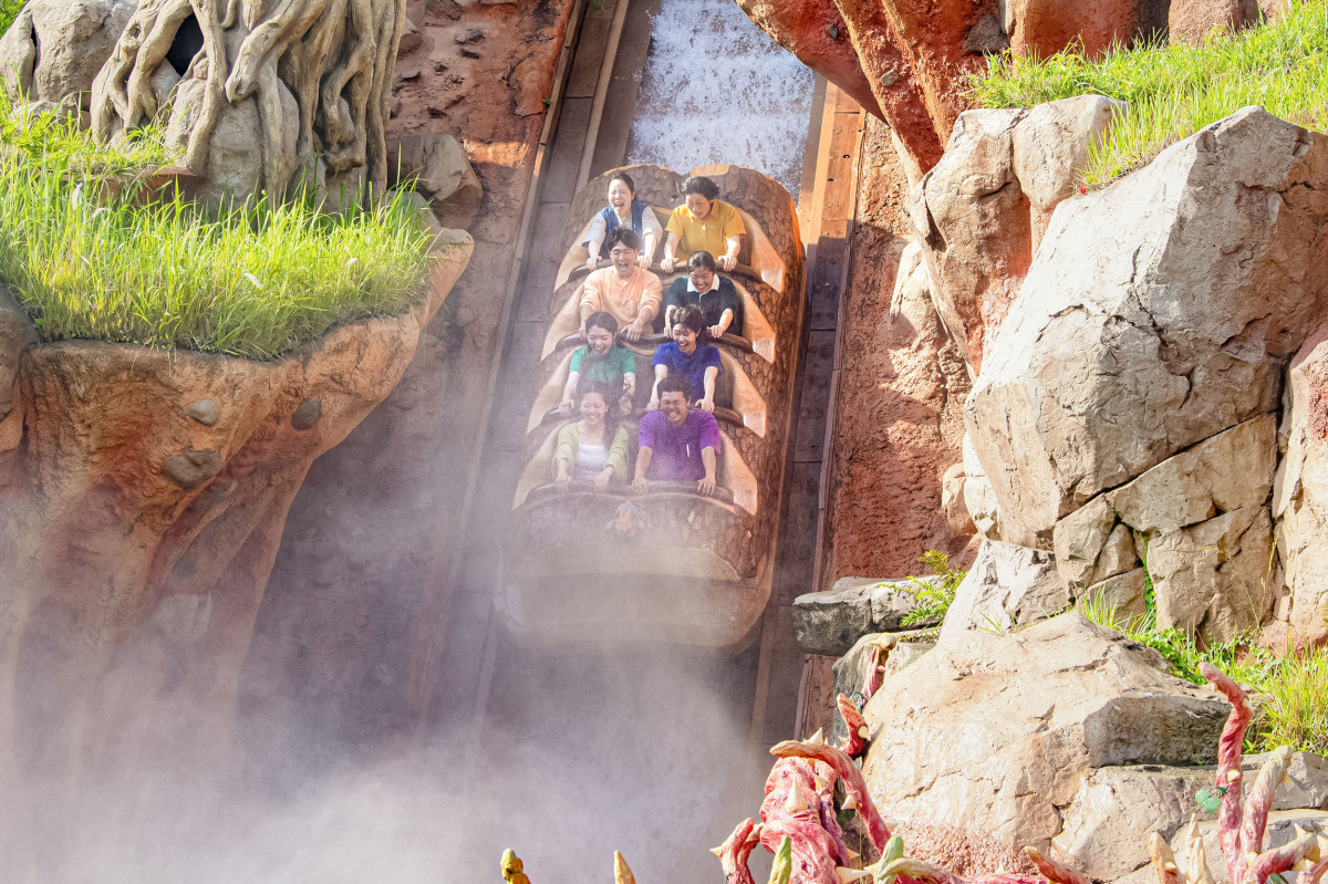 夏ディズニー、“びしょ濡れMAX”スタート! 今年の『スプラッシュ