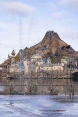 7��2�����g�ăf�B�Y�j�[�h�J��!�w�g�т���G��h�n�[�o�[�X�v���b�V���x�ł�Mrs. GREEN APPLE�̊y�ȂŃm���m��(C)Disney 