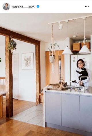 �󓇎Ђ̃��b�N�{�w���m�xROOM�T���v��100�x�Ń��m�x����������I�����؂��₩�@�i�ʐ^�̓C���X�^�O���� @sayaka___aoki ���j 