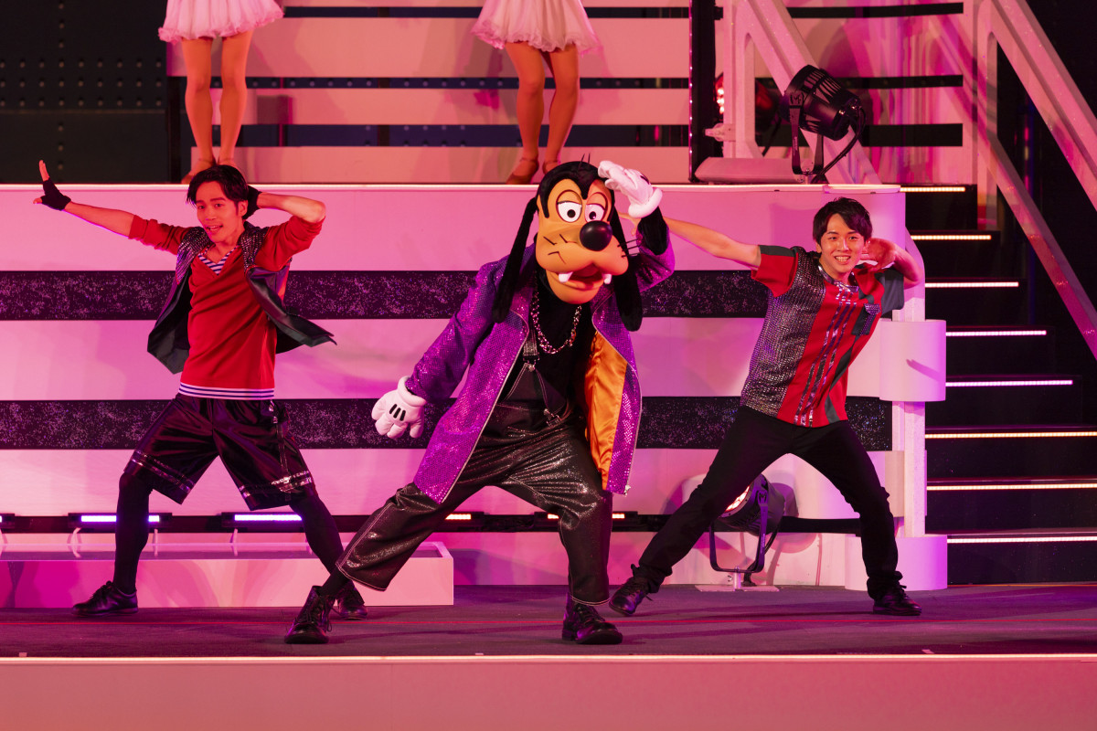 ドニーズ・ブルドックス、走る人、超希少額装用画版、新品額装付 画像・写真 | 夏ディズニー、新たなショー『ドックサイド