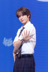 ���{�f�r���[���L�O�����V���[�P�[�X���J�Â���TWS�EKYUNGMIN(P)&(C)PLEDIS Entertainment 