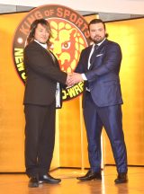 ���c��ɏo�Ȃ���(������)�I���O����\������В��A�E���t�E�A����(C)ORICON NewS inc. 