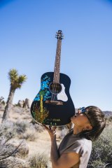 SUPER EIGHTEc͑̎ʐ^WwDOWN TO EARTHxʃy[W (C)c͑uDOWN TO EARTHv/uk 