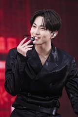 �wENHYPEN WORLD TOUR 'WALK THE LINE' IN JAPAN�]SUMMER EDITION�]�x���JUNGWON�iP�j���iC�jBELIFT LAB Inc. 