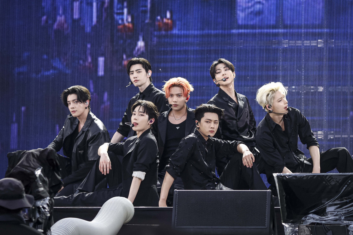 wENHYPEN WORLD TOUR 'WALK THE LINE' IN JAPAN]SUMMER EDITION]x(P)&(C)BELIFT LAB Inc. 