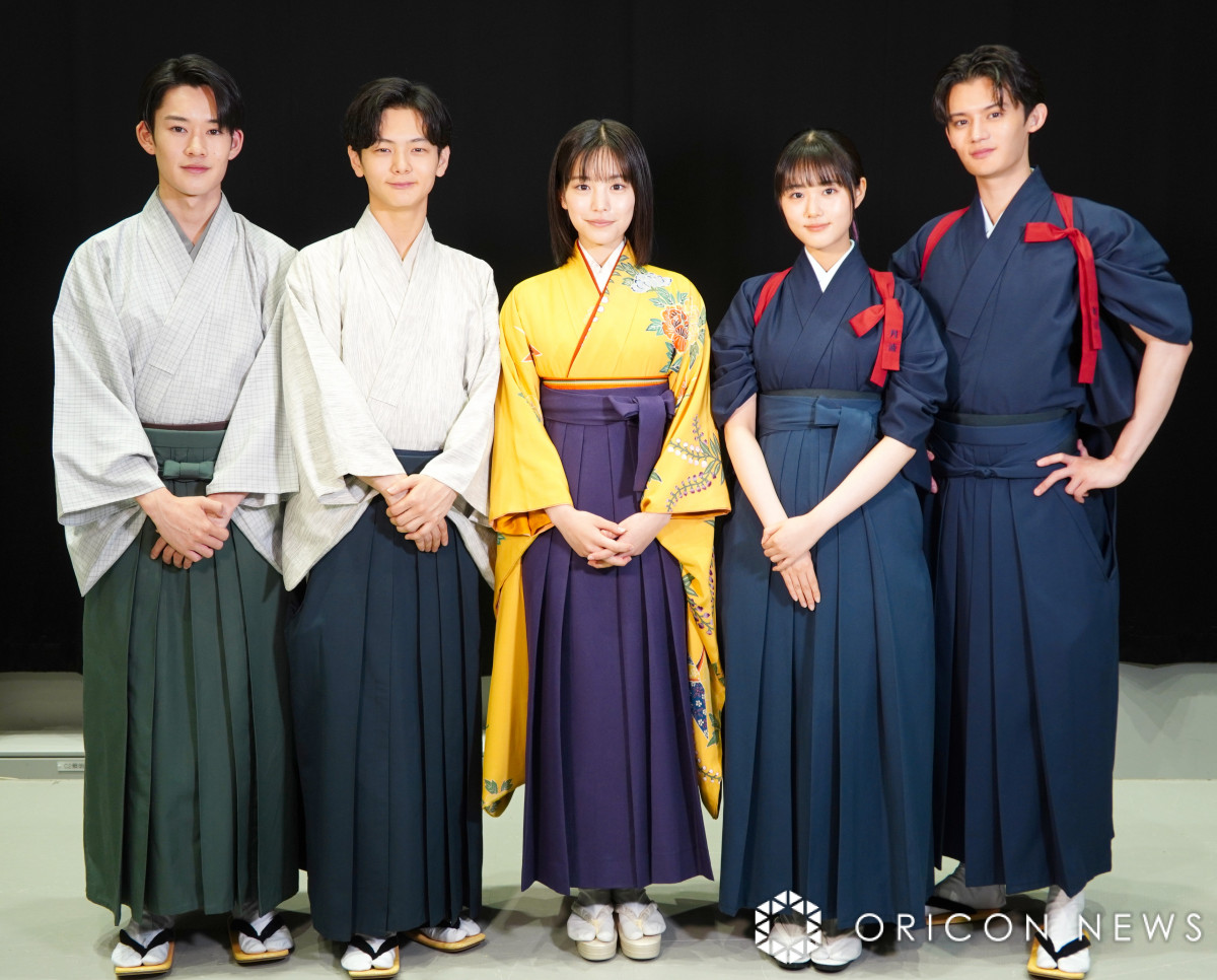 ちはやふる-めぐりB３ポスター　當真あみ　原菜乃華　上白石萌音　齋藤潤　藤原大佑 ちはやふる-めぐりB3ポスター 當真あみ 原菜乃華 上白石萌音 齋藤潤