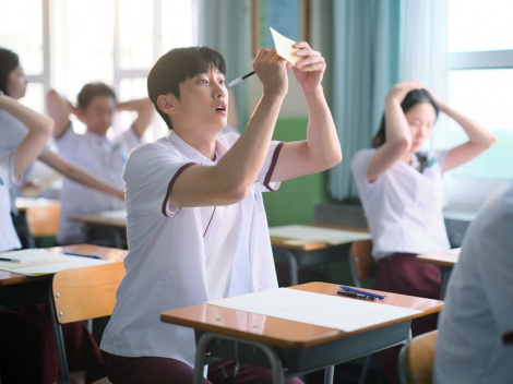 �f��w���̉āA�l�������D���������\�i�ցx�ɏo������W�j���� �iC�j2025 STUDIO TAKE CO., Ltd. & JAYURO PICTURES CO., Ltd. 