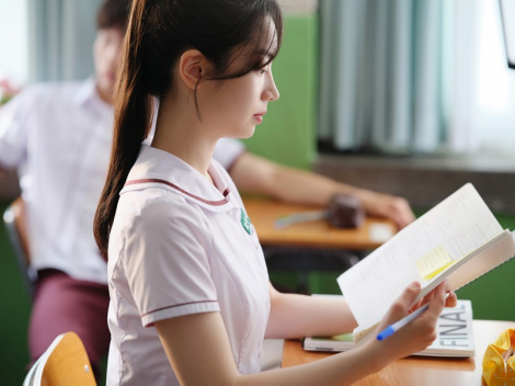 �f��w���̉āA�l�������D���������\�i�ցx�ɏo������TWICE�E�_�q�����iC�j2025 STUDIO TAKE CO., Ltd. & JAYURO PICTURES CO., Ltd. 