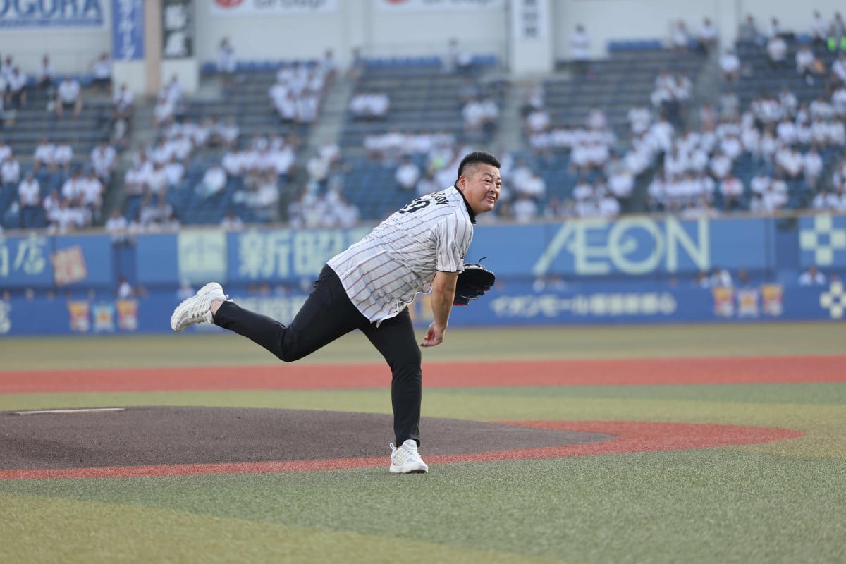 幕張の防波堤”小林雅英氏が始球式「気持ちよく投げることができました