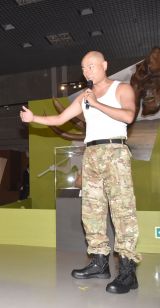 ���ʓW�w�X�͊��W�`�l�ނ�����4���N�O�̐��E�`�x������ɎQ���������΂��N(C)ORICON NewS inc. 