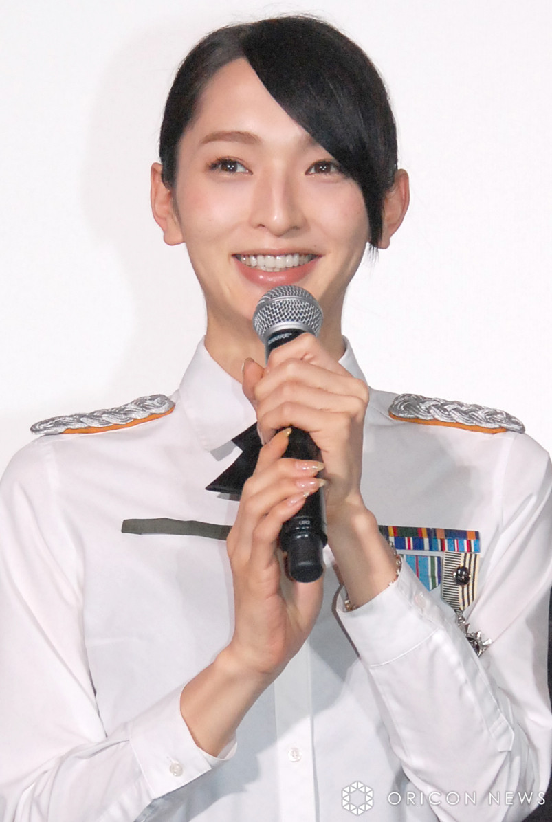 認定ハンドモデル　かよちゃん 画像・写真 | 佐藤かよ、美脚＆二の腕あらわなトレーニングウェア姿を