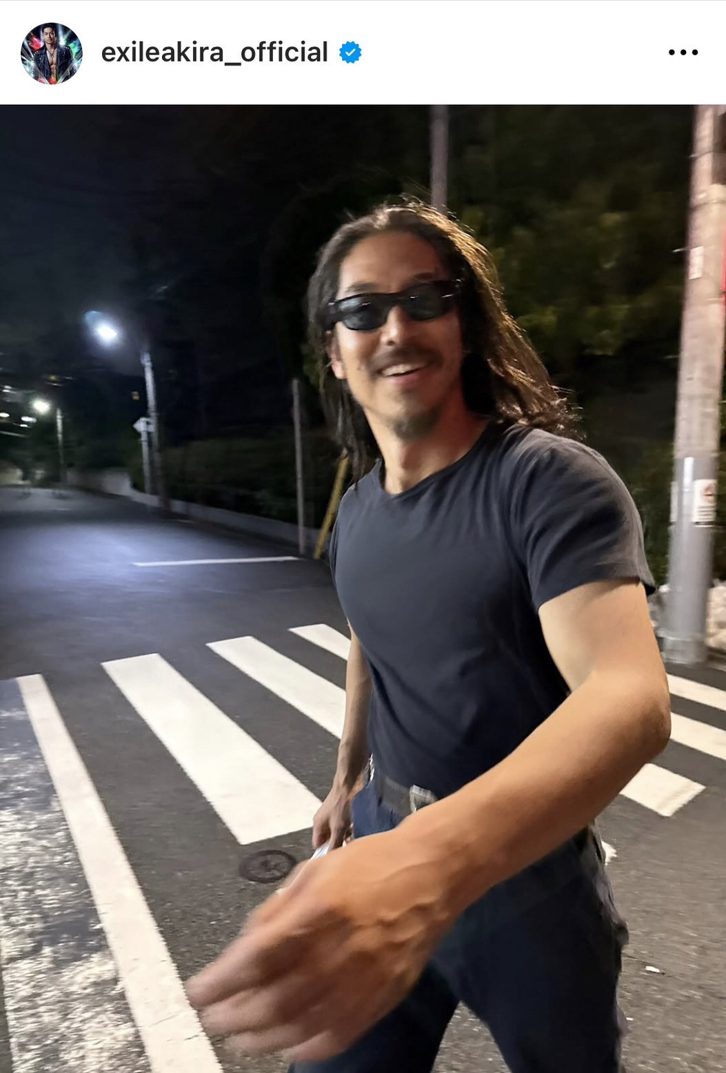 EXILE AKIRA、“ロン毛”のご機嫌オフショットに反響「髪かなり伸びてる