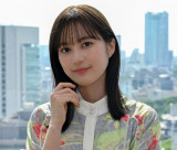 芳根京子＆岡崎紗絵、ライブ参戦でペンライト振る動画を披露