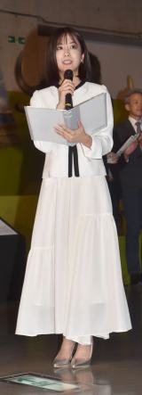 ���ʓW�w�X�͊��W�`�l�ނ�����4���N�O�̐��E�`�x������ɎQ�������c���^�q�A�i�E���T�[(C)ORICON NewS inc. 