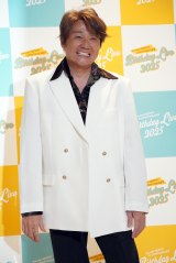 �w�ߓ��^�F�f�r���[45���N�o�[�X�f�[���C�u�x�J�ÑO�͂ݎ�ނɏo�Ȃ����ߓ��^�F (C)ORICON NewS inc. 