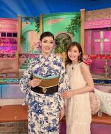 �A���~�J�A�c���݂Ȏ��Ƃ�2�V���b�g���J �u���炷���ėׂɕ��Ԃƌ��J�����Ɂv���s�������̎^ 