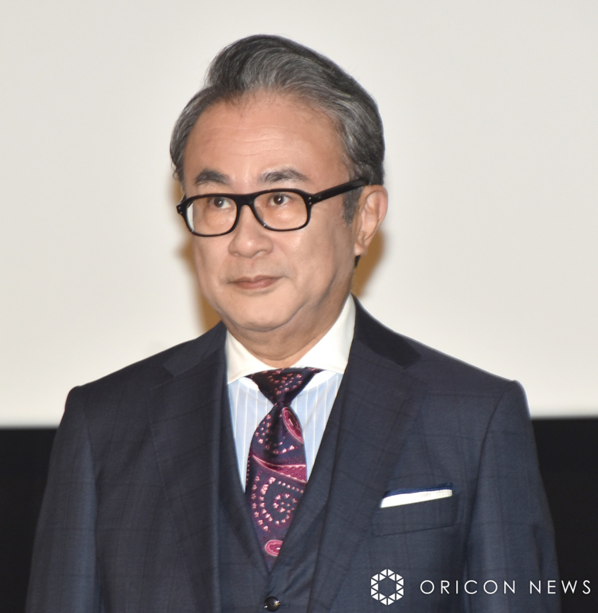 三谷幸喜、撮影で浜辺に砂地を作る 理想のロケ地で「東京から砂を