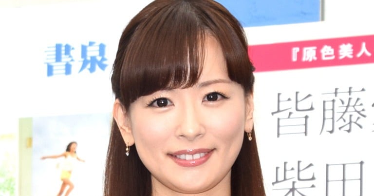 皆藤愛子「安心してください履いてるよ」 ほっそり美脚に反響「奇跡の40代」「透き通るような白さ」