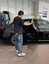 �x�����ݕv�Ƌ��Ƀ����Z�f�X�x���c�̃f�B�[���[�ցu9���[�ԂɊԂɍ����悤�ɂ��邽�߂ɂ́A�{�����߂Ă��܂�Ȃ���΂Ȃ�܂���ł������c�ӊO�Ƒ��߂Ɍ��܂�܂����v (�ʐ^�̓u���O���) 