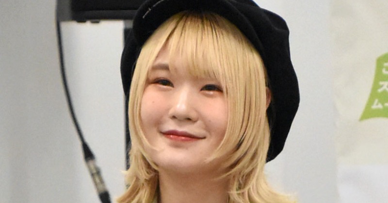 ハラミちゃん、美スタイル際立つパンキッシュな雰囲気に反響「足がなっがい!」「雰囲気が違う」
