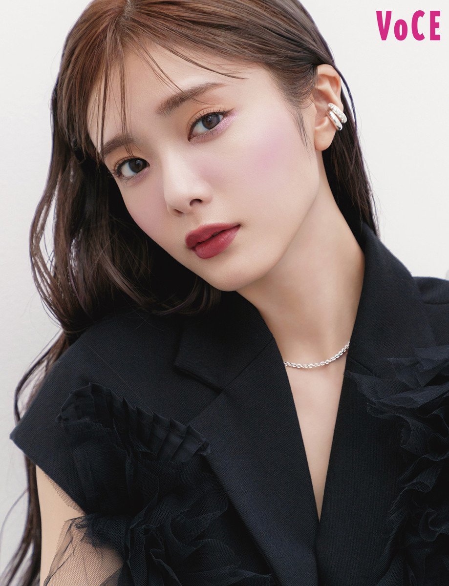 限定値下‼️櫻坂46 田村保乃　2025福袋7点セット　新品未開封 櫻坂46田村保乃、“透ける秋色”メイク 『VOCE』巻頭メイク特集で圧倒的