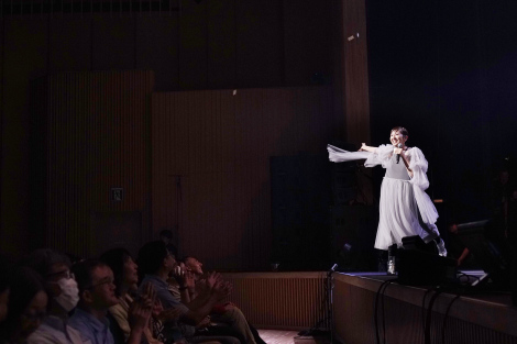 �u�i�C�A�K���E���R�[�h�v50���N���C�u�̖͗l 