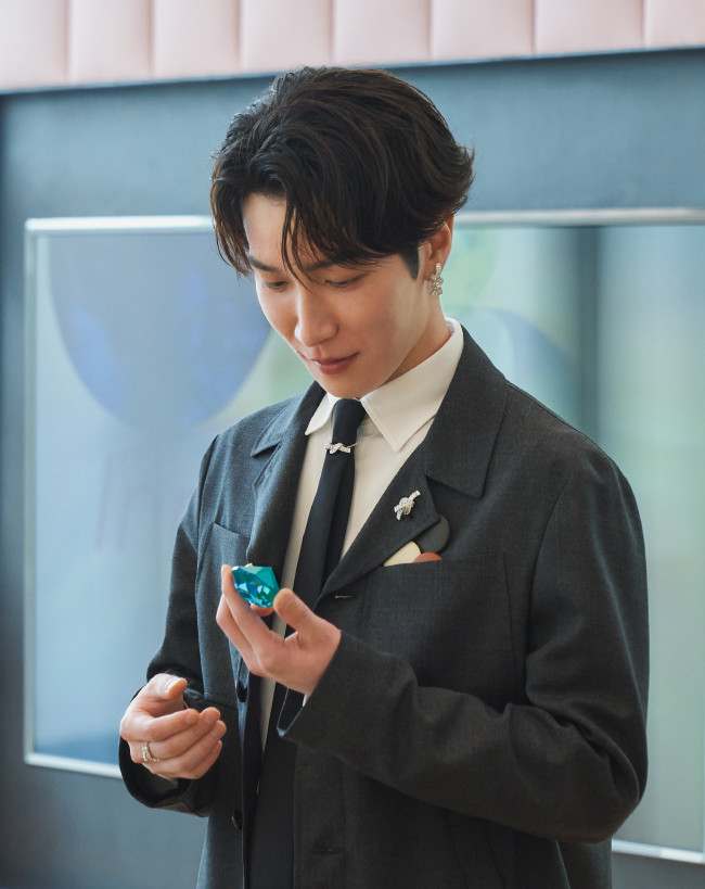 Snow Man渡辺翔太、Swarovski生誕の地・オーストリアを巡る旅へ 新たな