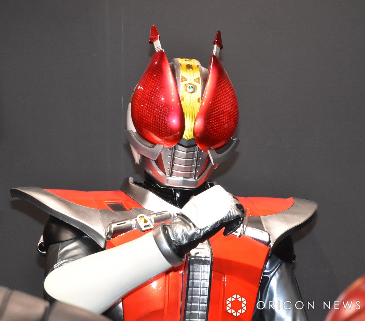 仮面ライダー電王』第4話が配信 モモタロスが「ごめんなさーーい